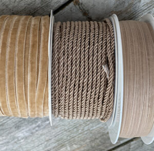 Band Samt beige pro Meter – Bild 2
