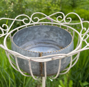 Gartenstab mit Korb weiß mit Schale im Set (du sparst 2,90) – Bild 4