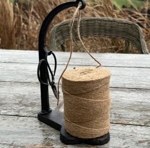 Schnurhalterung inkl. Schnur und Schere – Nordischer Garten Shop