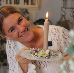 Kerzenteller Blume grau – Bild 2