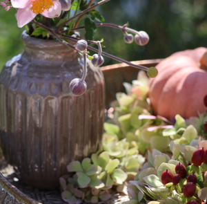 DIY Set - Herbstdeko - Tablett Lana inkl. Vase Lea, 3x Kürbis Rosaly, Kerzenspieße & Kerzen – Bild 7