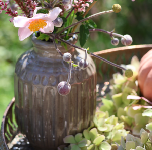 DIY Set - Herbstdeko - Tablett Lana inkl. Vase Lea, 3x Kürbis Rosaly, Kerzenspieße & Kerzen – Bild 3