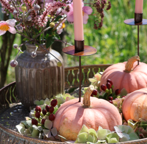 DIY Set - Herbstdeko - Tablett Lana inkl. Vase Lea, 3x Kürbis Rosaly, Kerzenspieße & Kerzen – Bild 6