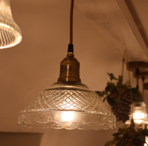 Lampe Glans Flor mit Messingoberfläche – Bild 2
