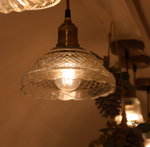 Lampe Glans Flor mit Messingoberfläche – Bild 4