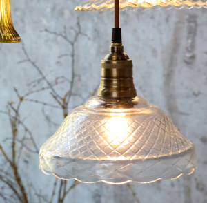 Lampe Glans Flor mit Messingoberfläche