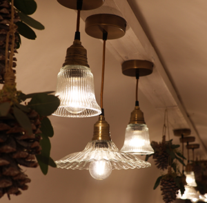 Lampe Glans Rüschen mit Messingoberfläche – Bild 9