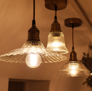 Lampe Glans Rüschen mit Messingoberfläche – Bild 2