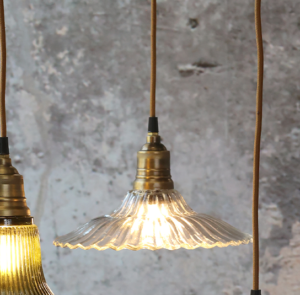 Lampe Glans Rüschen mit Messingoberfläche – Bild 10
