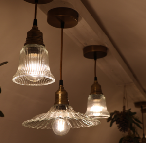 Lampe Glans Rüschen mit Messingoberfläche – Bild 6
