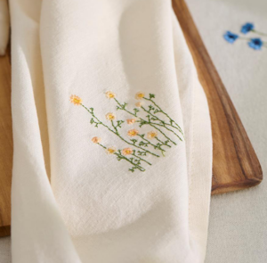 Geschirrtuch Flora natur mit bestickten Blumen gelb